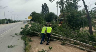 Afyonkarahisar'da kötü hava şartları hayatı olumsuz etkiledi
