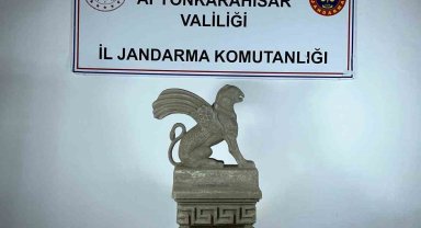 Afyonkarahisar'da pars başlı kanatlı heykel ele geçirildi