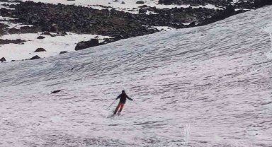 Ağrı Dağı zirvesinde renkli görüntüler