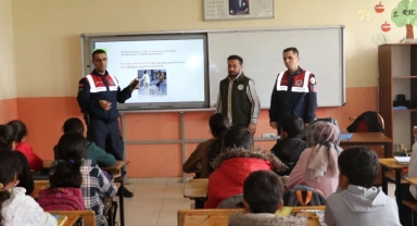 Ağrı'da öğrencilere doğa ve hayvan sevgisi anlatıldı