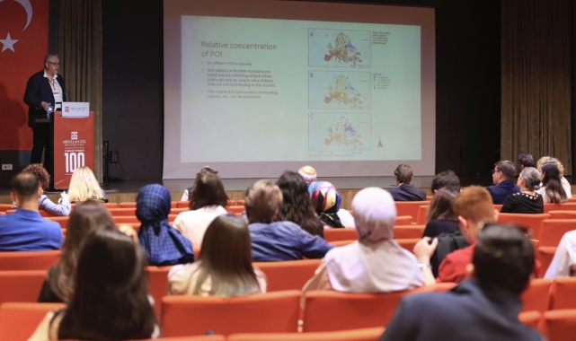 AGÜ Sosyal Bilimler Enstitüsü'nde 'Ortadoğu'da Sürdürülebilirlik' çalıştayı yapıldı