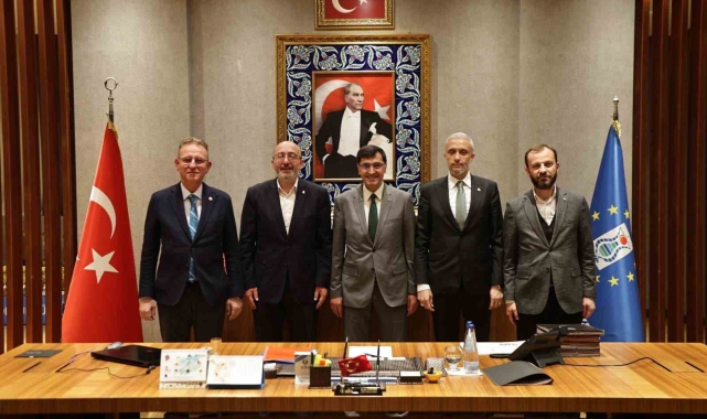 AK Parti İl Başkanı Önsay ve milletvekillerinden Başkan Kahveci'ye tebrik ziyareti