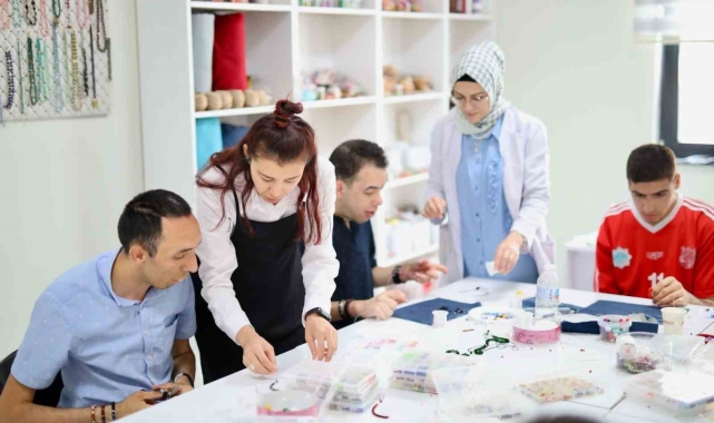 Aksaray'da engelsiz yaşam merkezi yüzleri güldürüyor