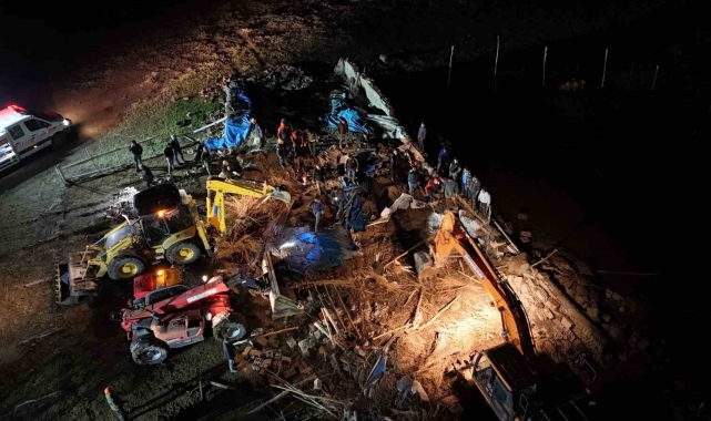 Aksaray'da mandıra çöktü: 750 küçükbaş hayvan göçük altında kaldı