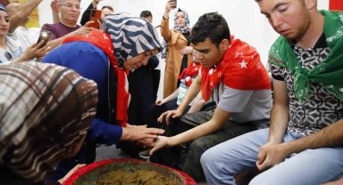 Aksaray'da özel gençlere asker kınası yakıldı