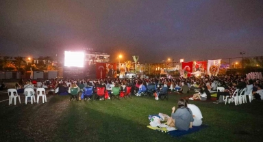 Alanya Belediyesi üniversite öğrencilerini Açık Hava Sineması'nda buluşturdu