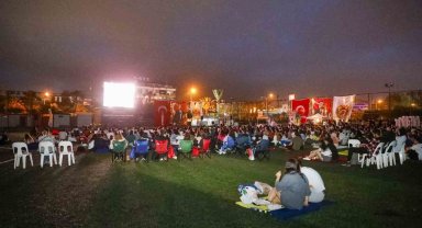 Alanya Belediyesi üniversite öğrencilerini Açık Hava Sineması'nda buluşturdu