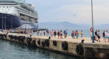 Alanya'ya sezonun ilk yolcu gemisi demir attı