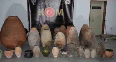 Amasya'da devriye gezen bekçiler fark etti, minibüste 26 tarihi küp ele geçirildi