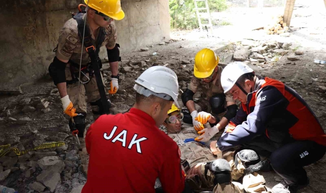 Amasya'da komandolara arama-kurtarma eğitimi