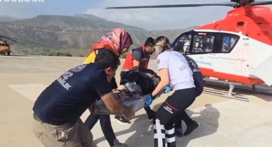 Ambulans helikopter hamile kadın için havalandı