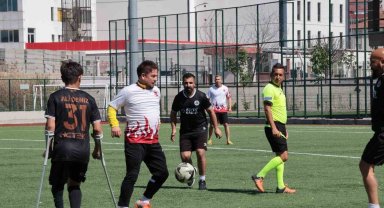 Ampute Milli Takımı ve Gölbaşı protokolü arasında farkındalık maçı