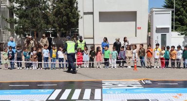 Anaokulu öğrencilerinden İl Jandarma Komutanlığı'na ziyaret
