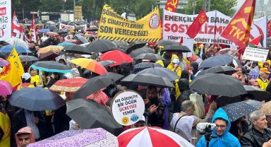 Ankara'da 1 Mayıs sağanak yağmur altında kutlandı