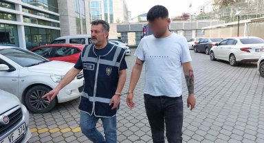 Annesine bıçak çeken genç tutuklandı