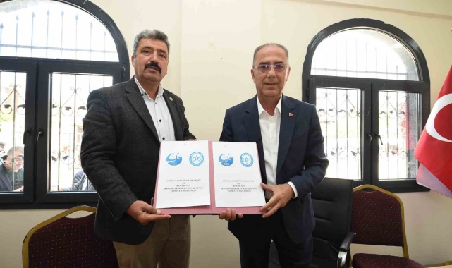 Antakya Belediyesi'nde görevli memurlara Başkan Yapar'dan müjdeli haber