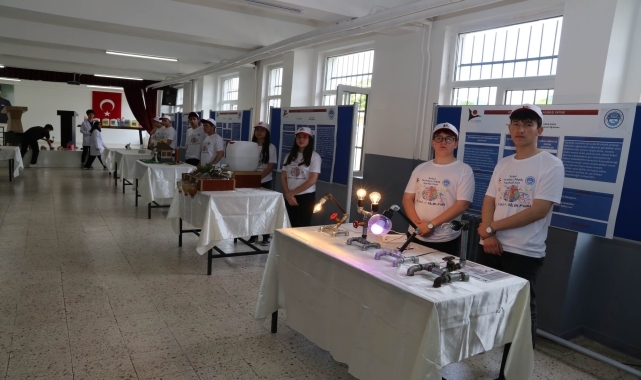 Arhavi'de TÜBİTAK 4006 Bilim Fuarı açıldı