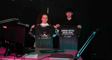 Armada Battle isimli çevrimiçi oyunu anne oğul 72 saat boyunca oynadı