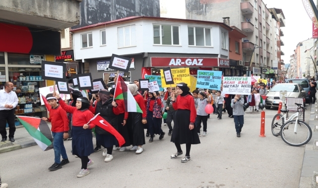 Arsin'de Filistin'e destek yürüyüşü yapıldı