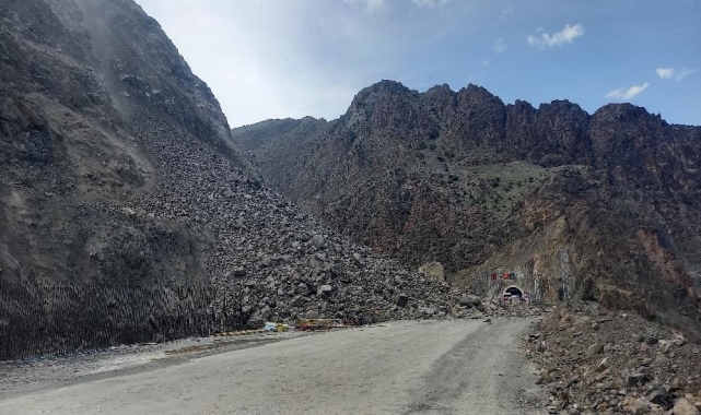 Artvin-Erzurum kara yolu tek şeritten kontrollü ulaşıma açıldı