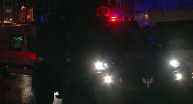 Ataşehir'de bir şahıs 95 yaşındaki annesini bıçakla rehin aldı