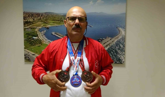 Ayakkabı boyacılığı yapan bilek güreşçisi, Slovakya'daki turnuvada 3. oldu