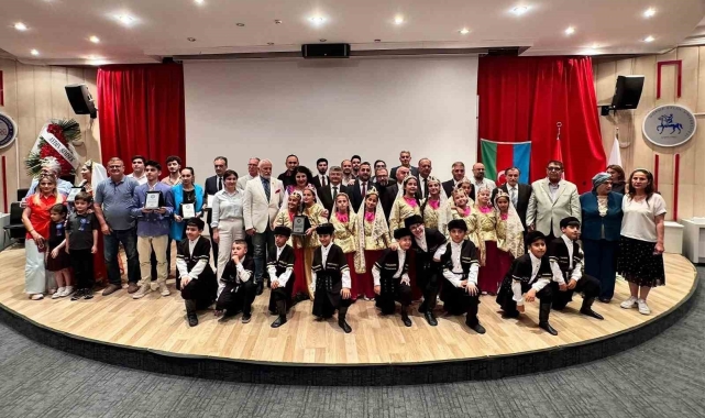 Azerbaycan'ın bağımsızlığının 106. yıldönümü İzmir'de kutlandı