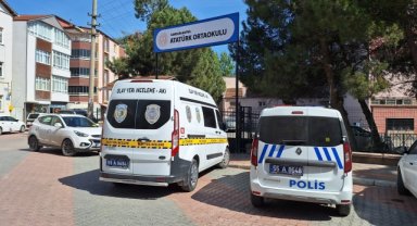 Bafra'da okulun spor salonunun camlarını kıran zanlıların yakalanmasına çalışılıyor