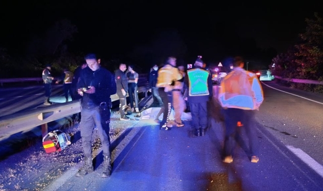 Bariyer ve aydınlatma direğine çarpan motosiklet sürücüsü hayatını kaybetti
