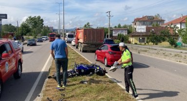 Bartın'da minibüsle çarpışan motosikletin sürücüsü yaralandı