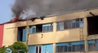 Başakşehir İkitelli organize sanayi bölgesinde bulunan İSTEKS Sanayi Sitesi'nde bir iş yerinde bilinmeyen bir nedenle yangın çıktı. Olay yerine çok sayıda itfaiye ekibi sevk edildi.