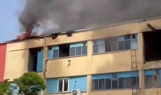 Başakşehir İkitelli organize sanayi bölgesinde bulunan İSTEKS Sanayi Sitesi'nde bir iş yerinde bilinmeyen bir nedenle yangın çıktı. Olay yerine çok sayıda itfaiye ekibi sevk edildi.
