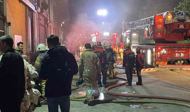 Başakşehir'de mobilya atölyesinde çıkan yangın paniğe neden oldu