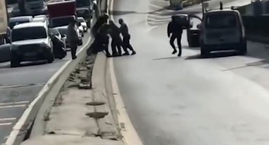Başakşehir'de yol verme kavgalarında sopa ve yumruklar havada uçuştu