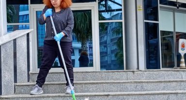 Basın biriminden temizliğe gönderilen gazeteci, mücadelesine destek istedi