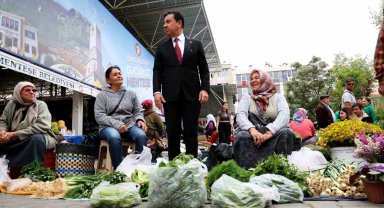 Başkan Aras mesaisine halk pazarında başladı