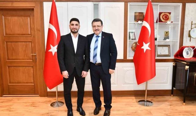 Başkan Genç hayat kurtaran belediye personelini ödüllendirdi