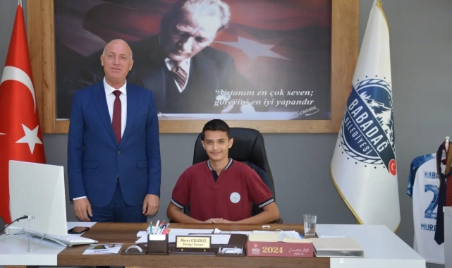Başkan Kumral koltuğunu gençlere devir etti