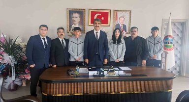 Başkan Polat'tan atletizm takımına ödül