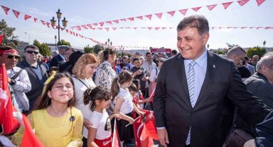 Başkan Tugay Samsun'da kortej yürüyüşü ve törene katıldı