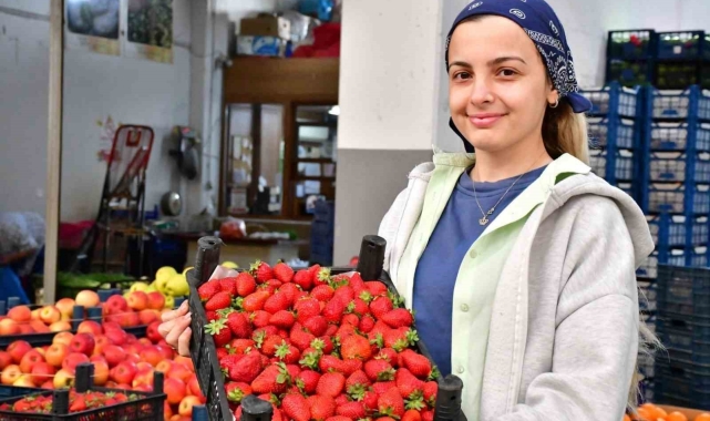 Başkan Zeyrek, hal esnafının da yüzünü güldürdü
