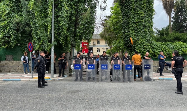 Başkanın DEM Parti'den istifa ettiği Birecik Belediyesinde yoğun güvenlik önlemi
