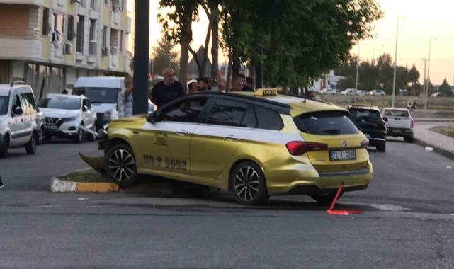 Batman'da iki otomobil çarpıştı: 2 yaralı