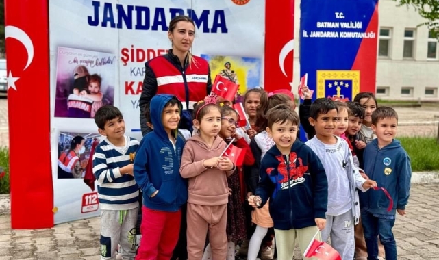 Batman'da minik öğrencilerden jandarmaya ziyaret