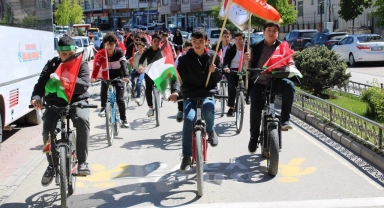 Bayburt'ta gençler Filistin için pedal çevirdiler