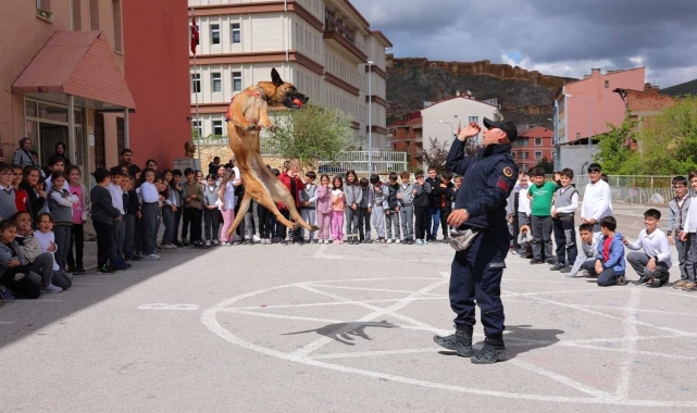 Bayburt'ta jandarma görevini öğrencilere eğlenceli bir şekilde tanıttı