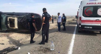 Belediye meclis üyeleri kaza yaptı: 4 yaralı