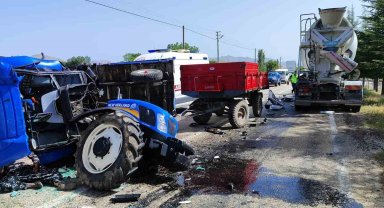 Beton mikseri ile traktörün çarpıştığı kazada 3 kişi yaralandı