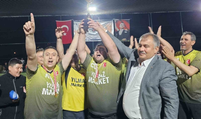 Beyağaç'ta şampiyonlar kupalarına kavuştu