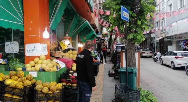 Bilecik'te kaldırımları işgal eden manavlara ceza